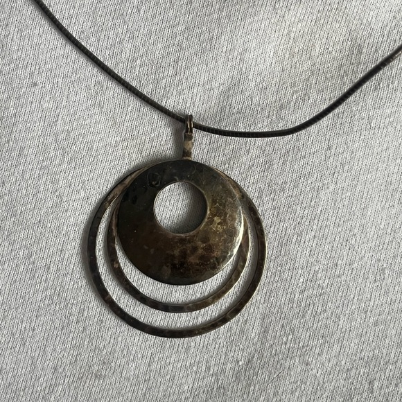 Silpada 925 Perspectiva 3 Hammered Circle Pendant 17 inch Necklace N1329 - Picture 2 of 3